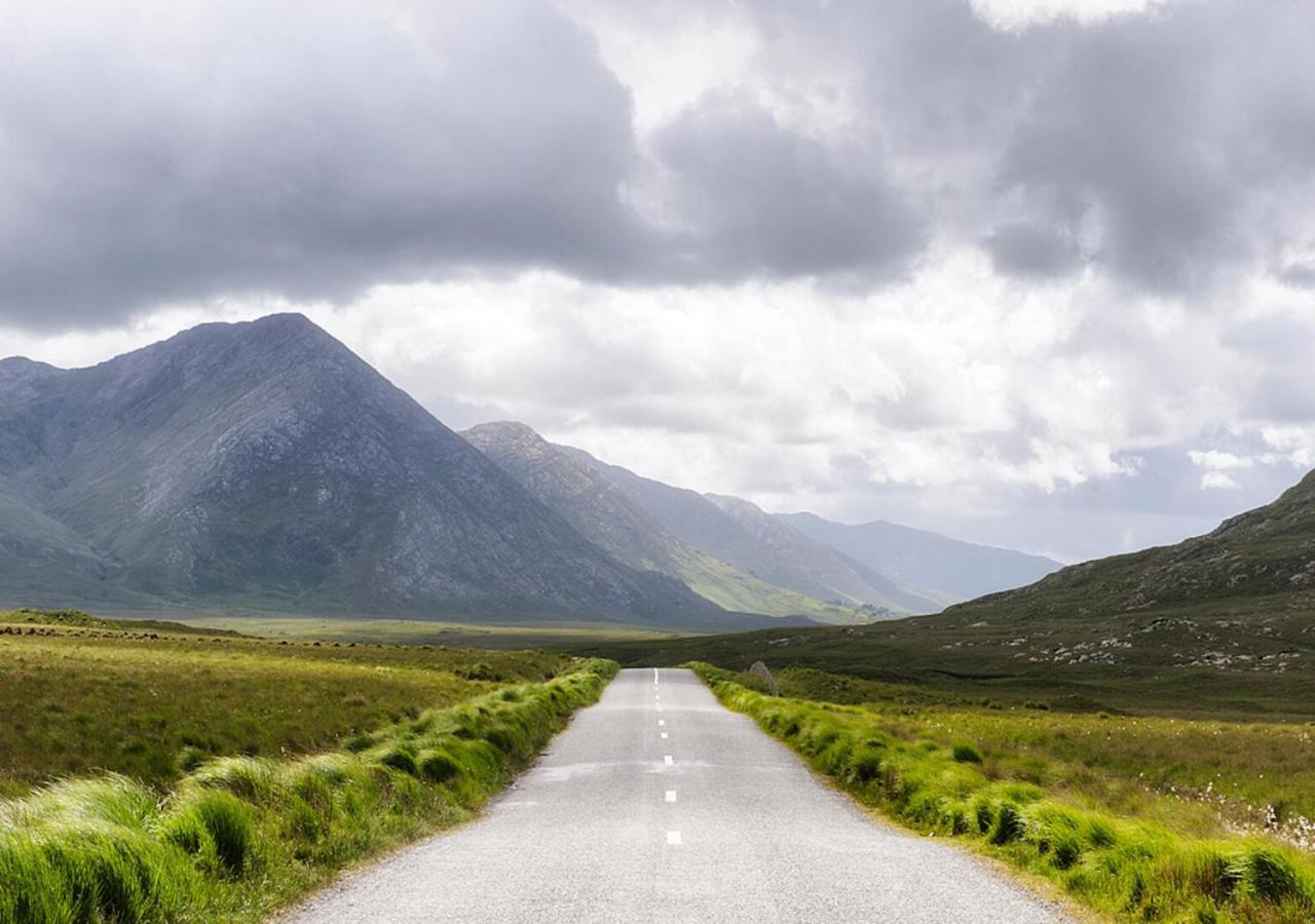 Lough Inagh Lodge Hotel Recess Екстер'єр фото
